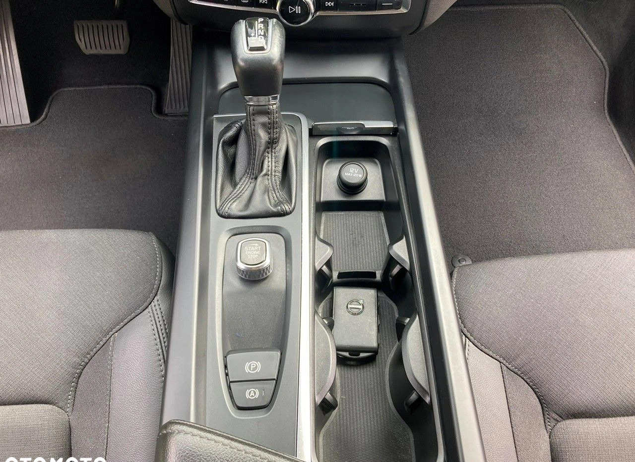 Volvo XC 60 cena 118900 przebieg: 141000, rok produkcji 2018 z Konstantynów Łódzki małe 529